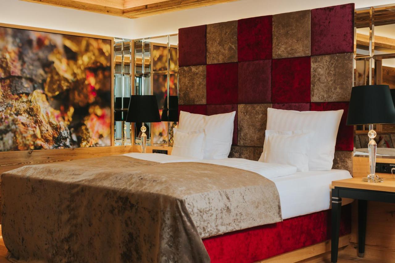 Ortner'S Resort Бад-Фюссинг Экстерьер фото A bedroom at the Hotel de Crillon